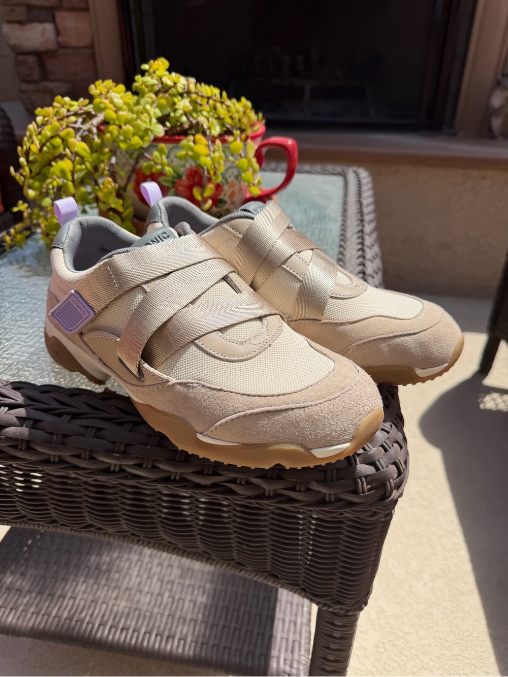 Vionic Walk Slim Gia Sneakers Parchment Size 9.5 Suede & Mesh Panels Dual Cross